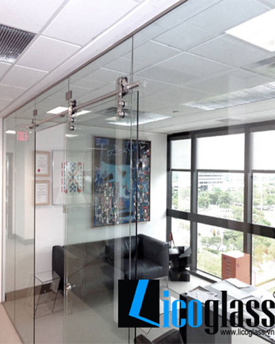  Kính cường lực văn phòng mẫu 07